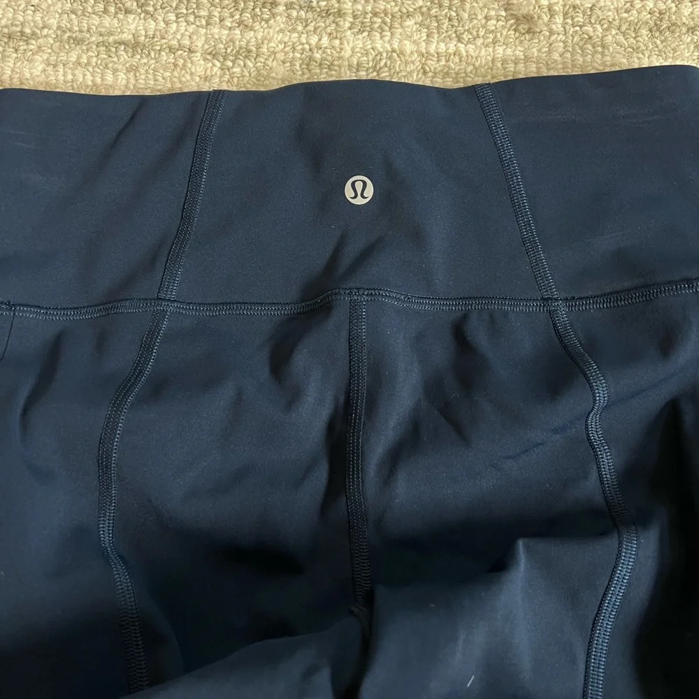 Lululemon Navy High-Rise Crop Leggings Size 6